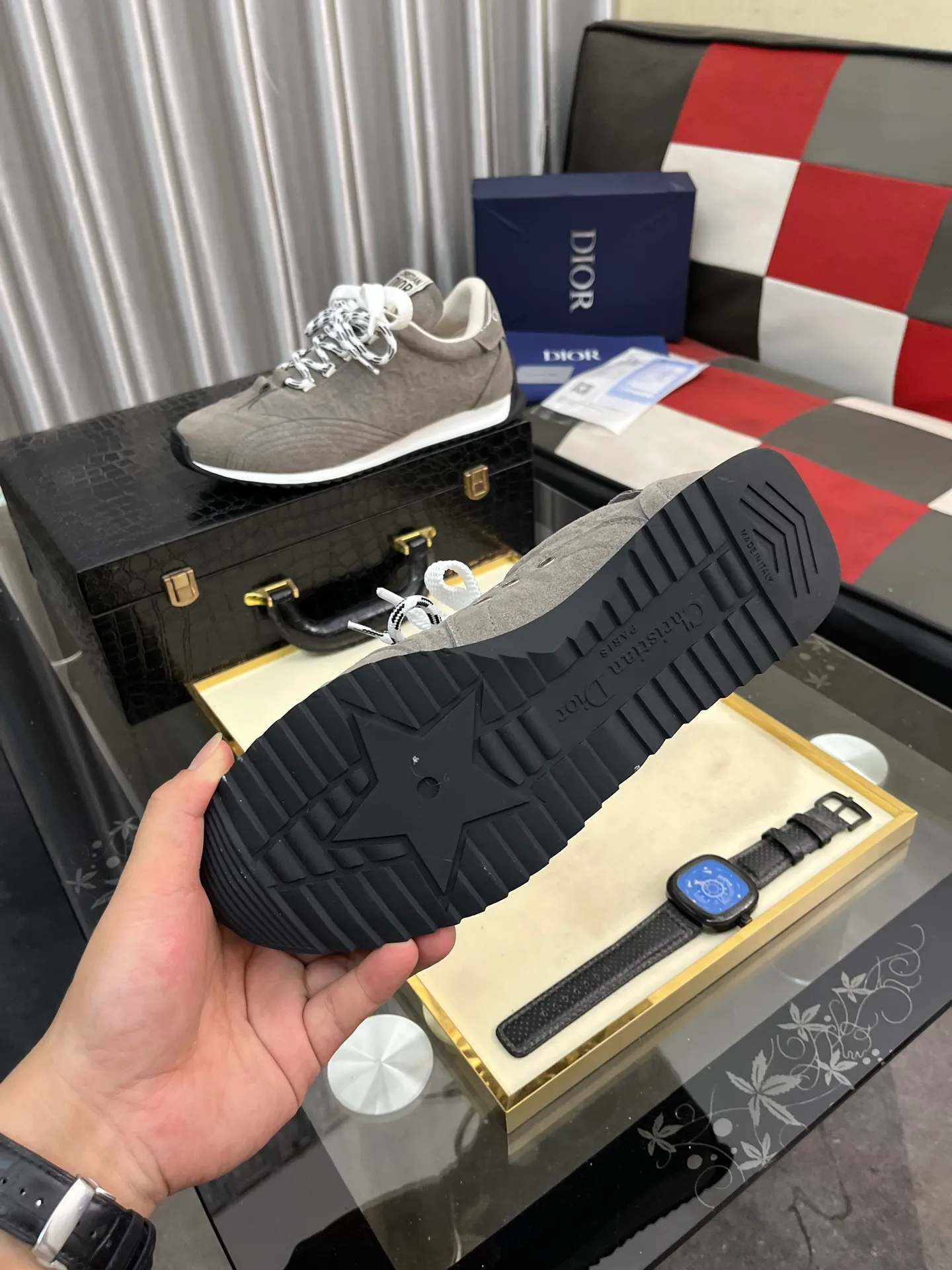 Men's shoes 💰500⌚️⌚️Dior original quality.~ Unique modern style sneakers. 🏃A must-have casual shoe for trendy men😍😍 Original brand imported from Italy, imported original leather, sheep lining (refuses to discolor and grind feet) Sole: Original sole provided by the original factory, French lazy style design ⚠️Fit to the feet, original quality, super comfortable original sole. Just like shooting the real thing 🎬The real thing is better Code number: 38-446️⃣Colors available